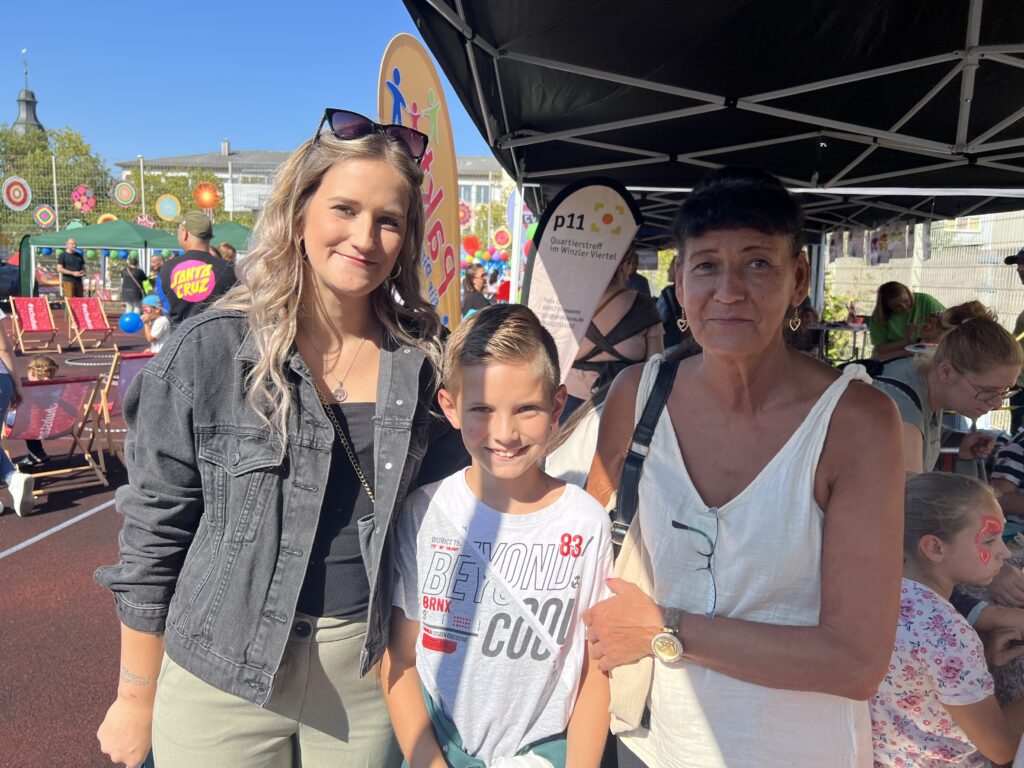 Marves-Joelle mit Mama Carina Mayer und Oma Marianne Kammerdiener. Foto: Müller