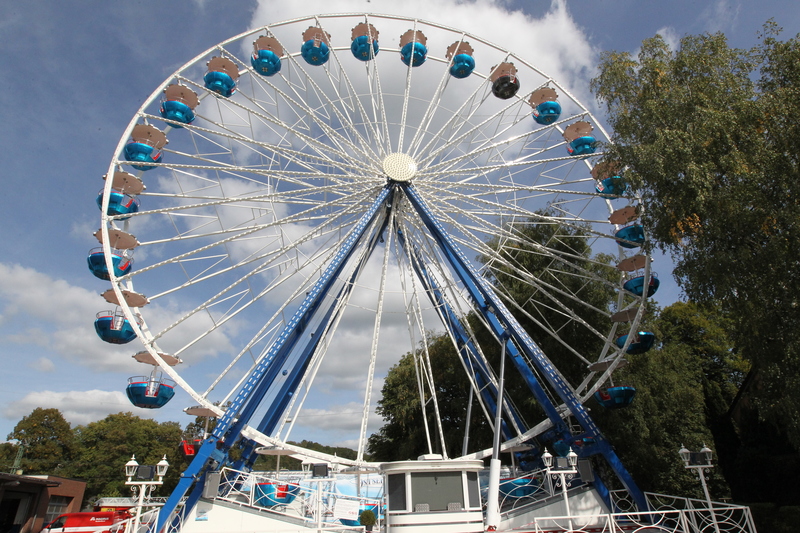 Bei einer Fahrt im Riesenrad „Ostseestern“ können Novembermarkt-Besucher Pirmasens von oben betrachten. Foto: Stadt Pirmasens