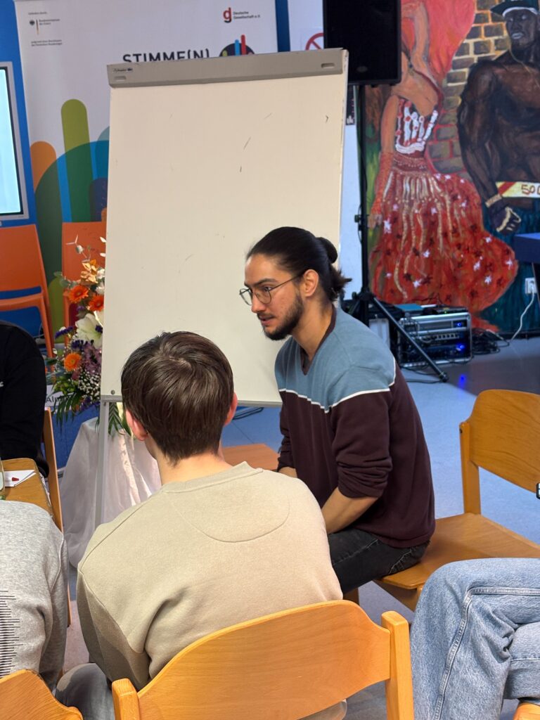 Can Alpbek in einer World-Café-Runde