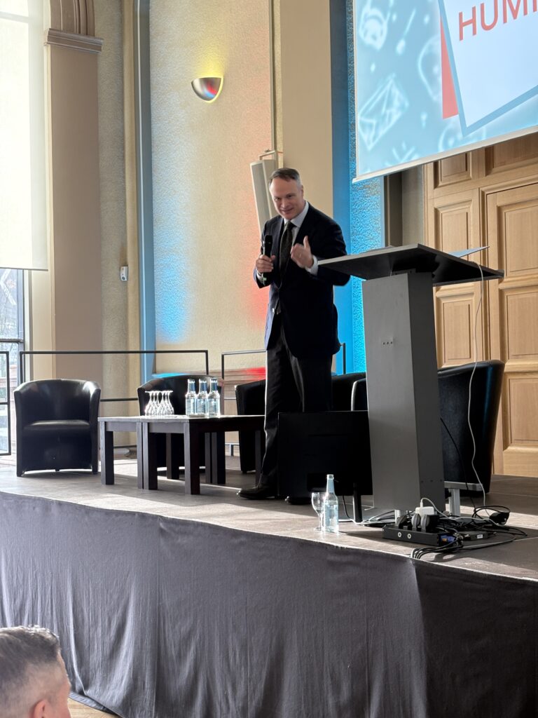 Martin Hummrich spricht auf der Kreativvitti