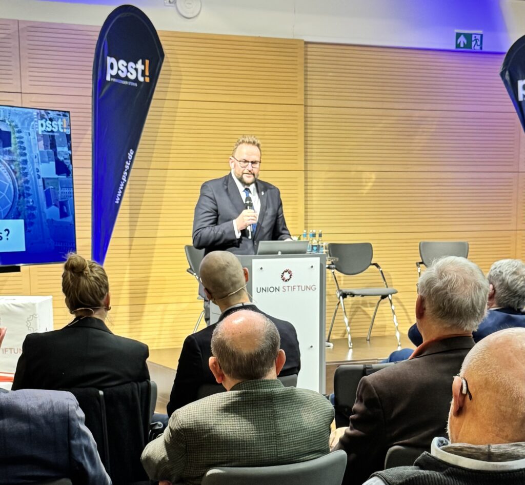 Oberbürgermeister Markus Zwick spricht