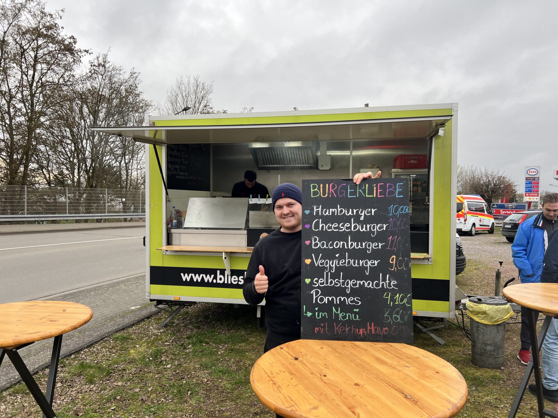 Philipp Hess an seinem Stand in der Winzler Straße
