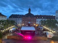Der Schlossplatz beim Public Viewing zum Auftakt der Fußball-Europameisterschaft. Foto: Müller