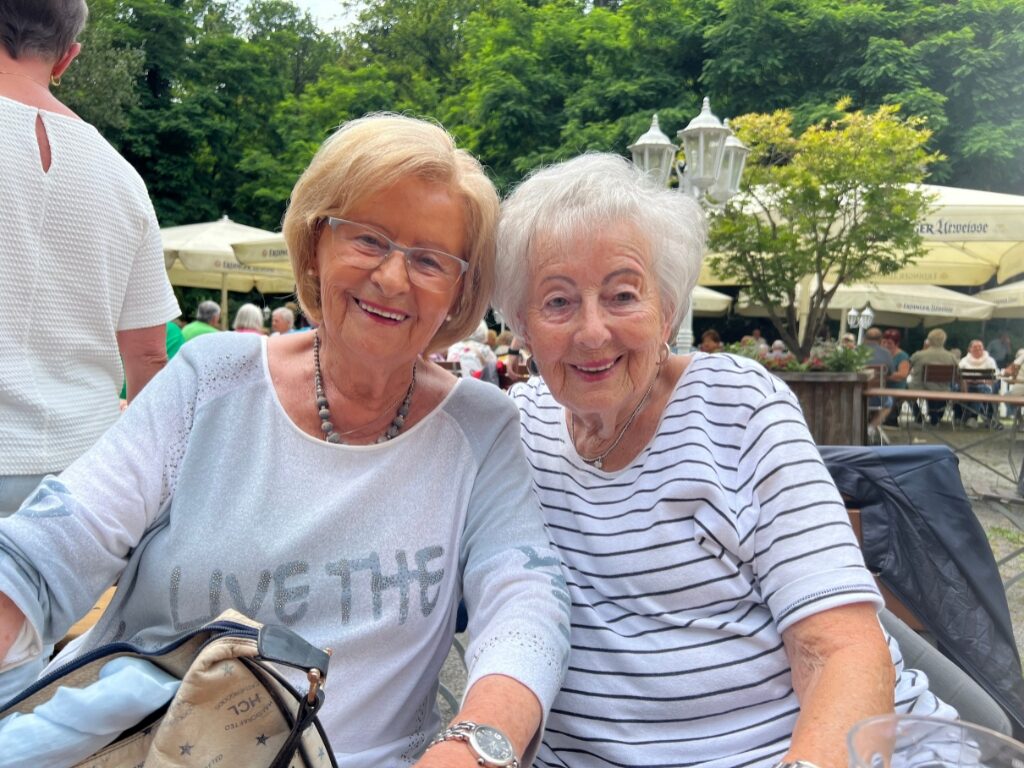 Begeisterte Besucher: Die Schwestern Krimhilde Stegner (links) und Edda Brödel. Foto: Müller