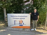 Uwe Bernhardt ist für die neue Werbe-Kampagne am Städtischen Krankenhaus mitverantwortlich. Foto: Müller