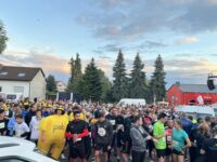 Der Start des Firmenlaufs war gar nicht so einfach aufgrund der Masse an Teilnehmern. Foto: Müller
