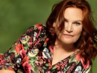 Die bekannte Songpoetin Pe Werner präsentiert anlässlich ihres 35-jährigen Platten-Jubiläums das Live-Programm „Vitamin Pe". Foto: privat