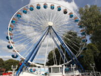 Bei einer Fahrt im Riesenrad „Ostseestern“ können Novembermarkt-Besucher Pirmasens von oben betrachten. Foto: Stadt Pirmasens