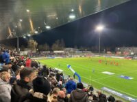 Rund 3500 Zuschauer verfolgten die Partie zwischen dem FKP und dem FCK II, die Haupttribüne war proppenvoll. Foto: Müller