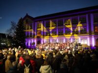 Das offene Singen am 14. Dezember 2024 auf dem Exerzierplatz wird erneut ein schönes Gemeinschaftserlebnis in der Vorweihnachtszeit. (Foto: Stadtverwaltung Pirmasens / Sabine Reiser)