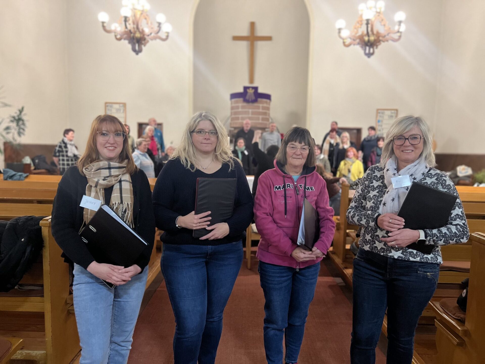 Jennifer Schmidt, Iris Klöckner, Heidi Ziegler und Evi Anstätt sind neu zum Winzler Projektchor dazugestoßen. Foto: Müller