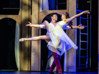 Die Geschichte des wohl berühmtesten Liebespaares der Theaterwelt kommt am 11. März 2025 in getanzter Form auf die Bühne der Festhalle. Die Ballett-Compagnie des Landestheaters Detmold ist mit „Romeo und Julia“ in Pirmasens zu erleben. (Foto: Bettina Stöß)