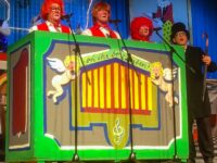 Die TVP-Orgel beim Auftritt auf der Jockelei-Bühne: Von rechts, die drei Orgelpfeifen: Joachim Groh, Andreas Persch und Volker Dück, daneben Orgelmann Thomas Sefrin. Foto: Petry