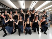 Passend zu der Geschichte von Pirmasens spielt das Musical Traumfabrik von Dance Charisma in einer Schuhfabrik. Foto: privat