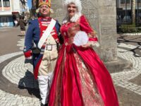 Mann und Frau im Rokokokostüm