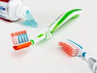 toothbrush-3191097_1280