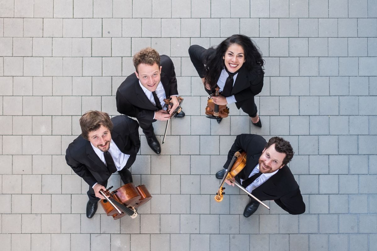 Feuerbach Quartett – Schwarzer Anzug