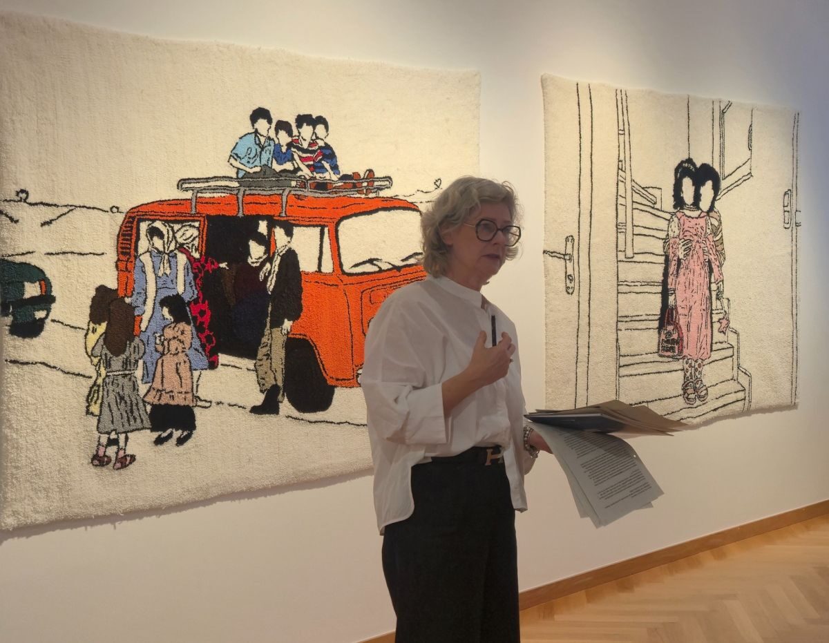 Kunst Stoff Kuratorin