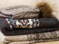 Offener Schrank Kleidung